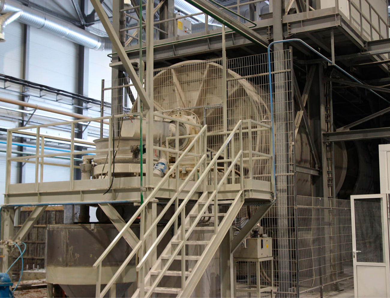 Измельчение сырья для создания керамогранита