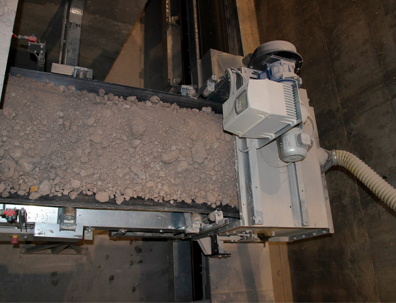 Отбор сырья для создания керамогранита