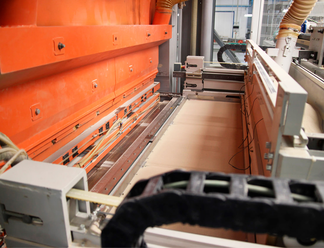 Прессование смеси для создания керамогранита